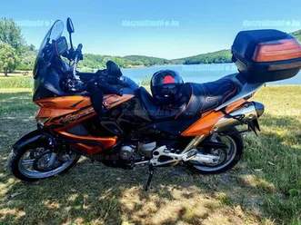 makulátlan állapot. új aksi