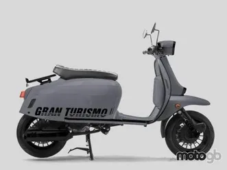 royal alloy gt 125 cc a modern classic retro automatic moped scooter