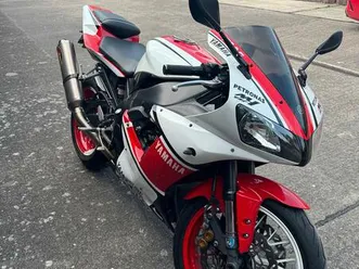 yamaha r1 mit akrapovic & pvm - tüv bis 06/2027