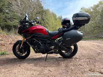 mt-09 tracer bien équipé