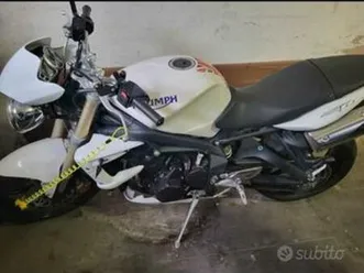 triumph street triple - 2011