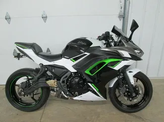 2022 kawasaki ninja® 650 abs pearl robotic white/metallic carbon gray