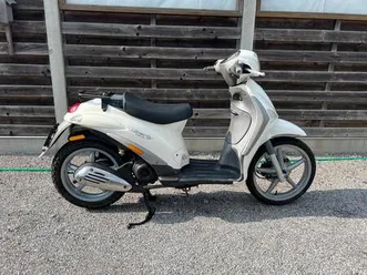 ② piaggio delivery liberty b klasse met nieuwe banden