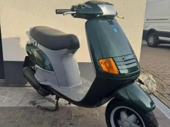 ⭐️piaggio skr 125cc duits 12328 km nieuwstaat donker groen⭐️ — scooters | piaggio — marktplaats