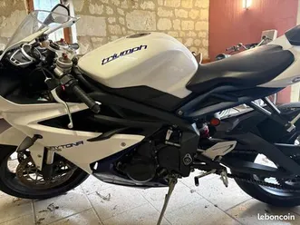 triumph daytona 675 se