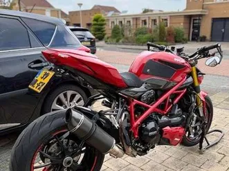 848 bj2013, veel carbon en ohlins stuurdemper