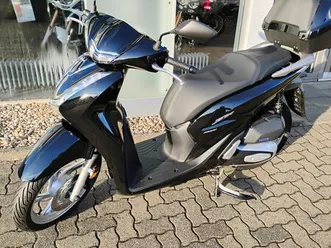 honda sh 150 nur 554 km,kein vorführer,sehr gepflegt!