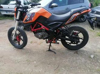 mota grs 125 do ano 2016 tornada e salir do porto