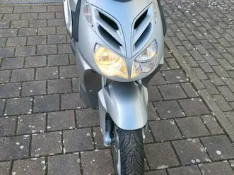aprilia sportcity 300
