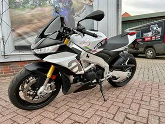 aprilia tuono v 4, top, 1. hand, mit extras, sofort verfügbar