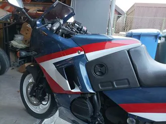 kawasaki gpx 600 r / neu lackiert / neu aufgebaut.