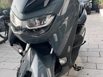 125 ccm roller- yamaha nmax