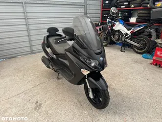piaggio xevo