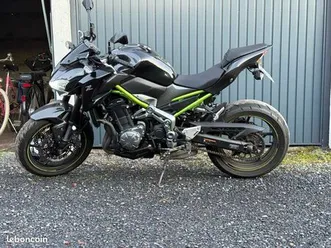 z900