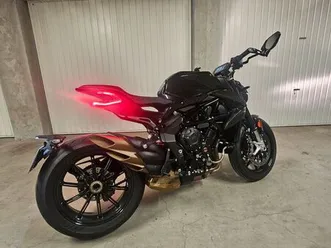 mv agusta comme neuve – 1 000 km – première révision ok