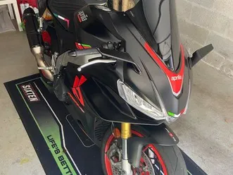 rsv4 1100 très bien équipée