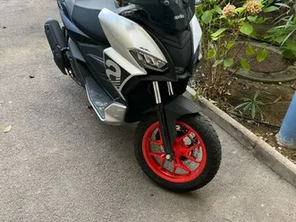 scooter aprilia sr gt 125