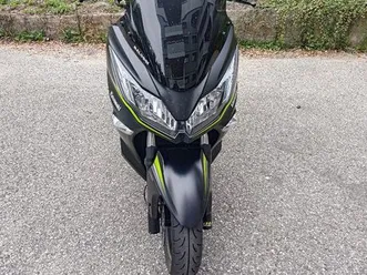 scooter kawasaki j300 spécial édition