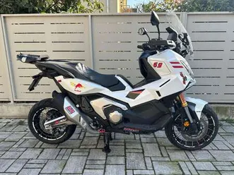 honda x-adv 750 bianco