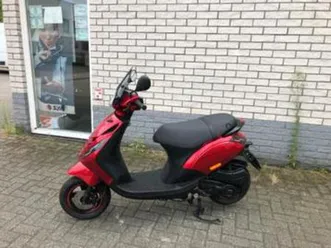 2026knaller:piaggio zip sp 45 4-t candy red brom bj2021 6 — scooters | piaggio — marktplaats