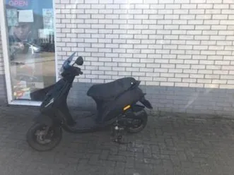 2026knallers:piaggio zip sp 45km mat bl 4-t bj2022 1400k — scooters | piaggio — marktplaats