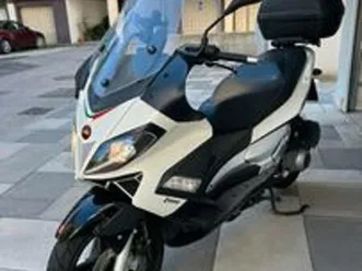 aprilia sr max 300 - 2013