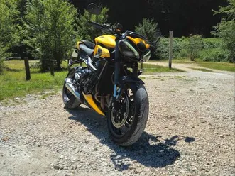 triumph street triple rs