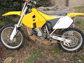 vend moto de cross suzuki 125 rm année 2000 bon état couleur jaune