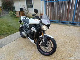 triumph street triple rs