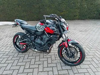 ② yamaha mt-07 2022 18dkm akrapovic uitlaat