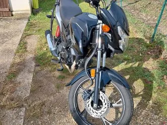 honda cbf 125 top case et valise latérale givi