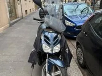 aprilia sportcity 125 (pochi km)