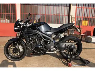 triumph speed triple 1050 nero