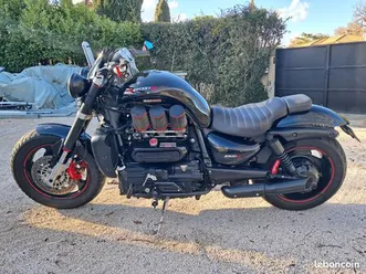 moto triumph rocket 3