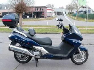 ② honda silverwing 600 cc