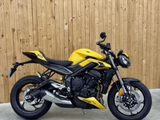 triumph street triple 765 rs 2025 765 cm3 | moto roadster | 1 500 km | jaune | 26000 valence