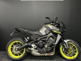 yamaha mt-09 2017 850 cm3 | moto roadster | 21 642 km | jaune | 33700 merignac
