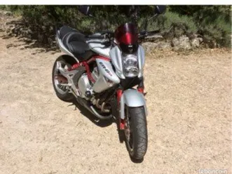 kawazaki. er-6 moto 2005