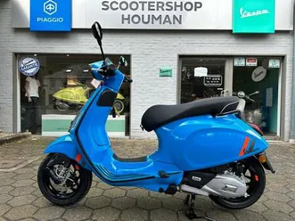② vespa sprint 125 cc blu eclettico