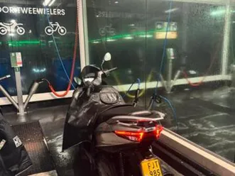 aprilia sxr 50 (2023) met beenkleed — scooters | aprilia — marktplaats