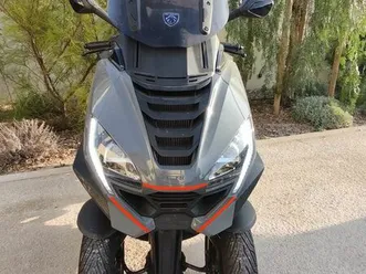 scooter 400 cc 02/2024 avec permis auto 9800 kms