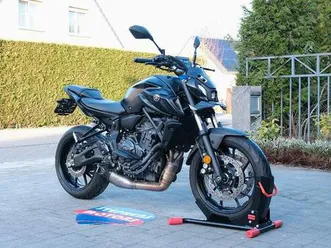 ② yamaha mt-07 tech, noir