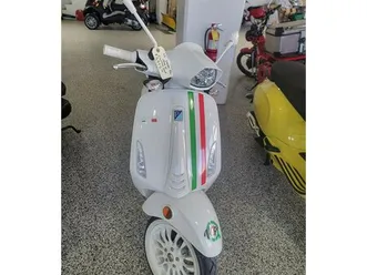 2022 vespa sprint 50 justin bieber x vespa
