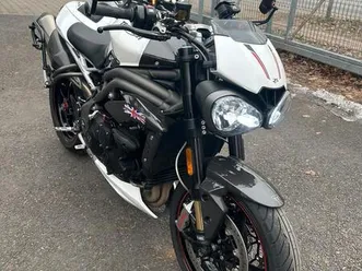 triumph speed triple 1050 rs