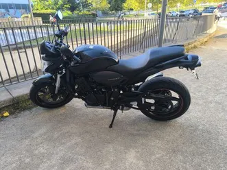 hornet 600 preta com 23 mil km algés, linda-a-velha e cruz quebrada-dafundo