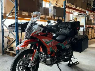 ktm 890 adventure im r-design mit akrapovic & givi koffern