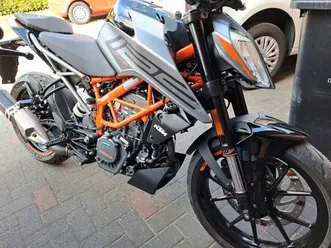 ktm duke 125 – ez 08/2022 – nur ca. 3.000 km – top zustand