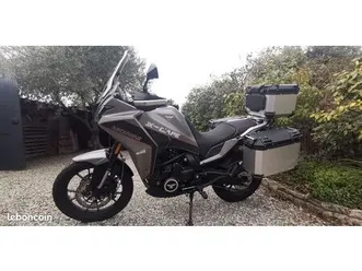 moto morini x-cape 650 10/2023 950kms état proche du neuf