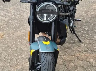 husqvarna vitpilen 701 akrapovic quickshifter abs top