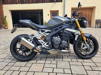 triumph speed triple 1200 rs